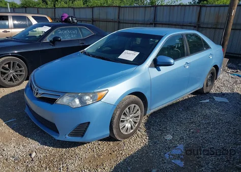 2013 Toyota Camry Le z USA, uszkodzony, nr VIN 4T4BF1FK2DR318076